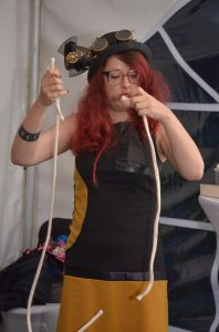 Zauberin mit Seil